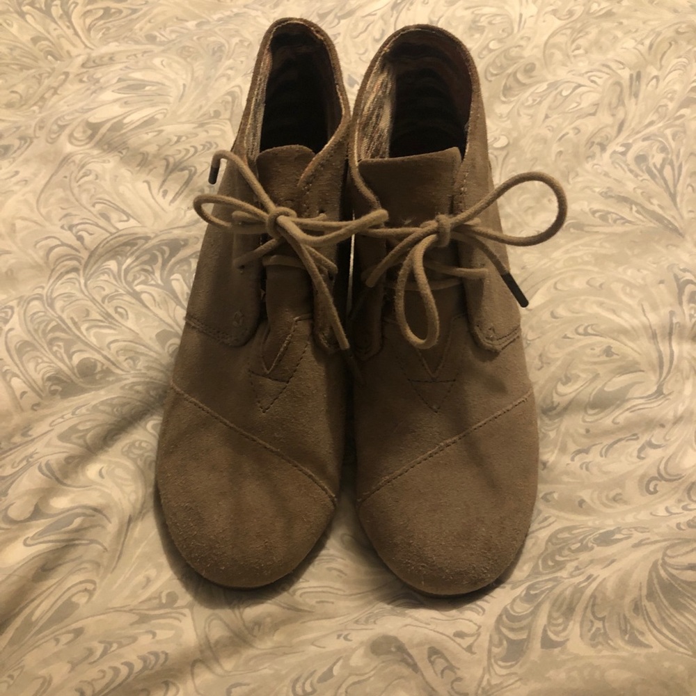 Toms suede wedges size 7.5